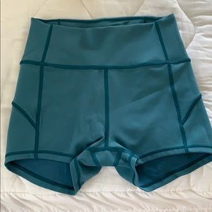 Size 4 lululemon turquoise bike shorts